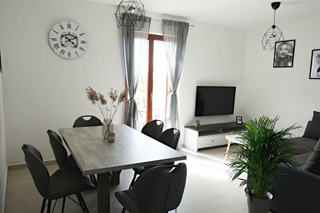 Apartment Luna Umago Esterno foto